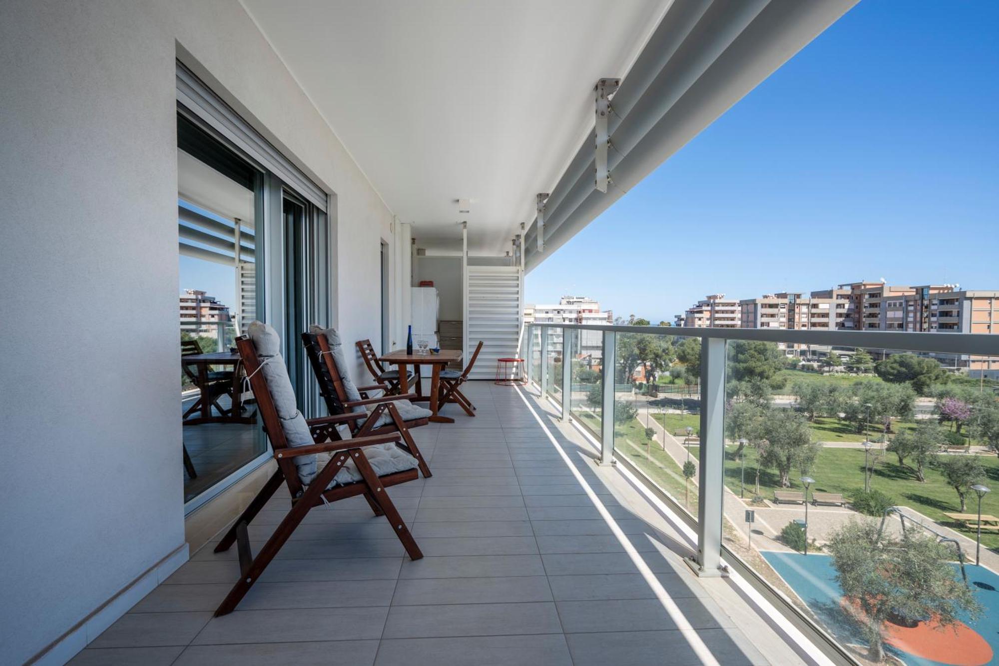 Kind Park - Sleek Apartment With Terrace & Parking Bari Exterior foto